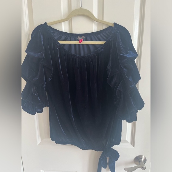 Vince Camuto off-shoulder velvet top - Picture 1 of 3